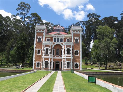 Castillo en lago ex Hacienda de Chautla Puebla | Ex hacienda, Mexico lindo, Castillos