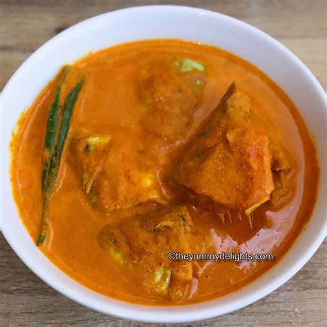 Mangalorean Mackerel Curry (Bangude Ghassi) - The Yummy Delights