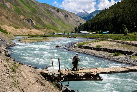 GUREZ VALLEY, Kashmir - Srinagar to Gurez Valley Distance