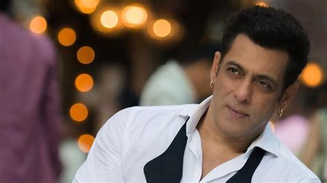 Salman Khan looks oh-so-handsome in new stills from Kisi Ka Bhai Kisi Ki Jaan shoot - India Today