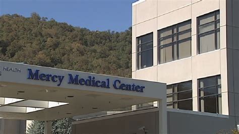 Mercy Medical Center staff reflect on October 1, 2015 | KVAL