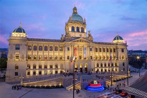 Lighting highlights majestic architecture of National Museum | Schréder