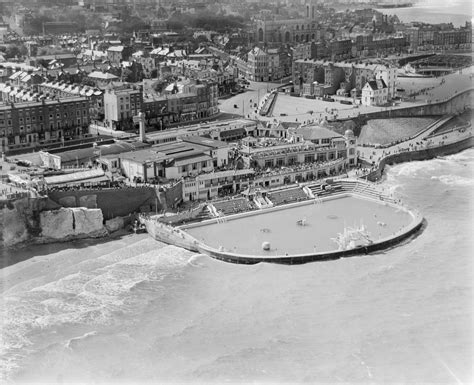 Cliftonville Bathing Pool (Margate Lido), Cliftonville, 1933 | Urban beach, Margate, Favorite places