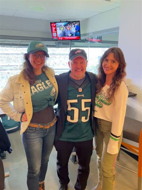 Jim Cramer on Twitter: "Cramers in the House!! ⁦@Eagles⁩"