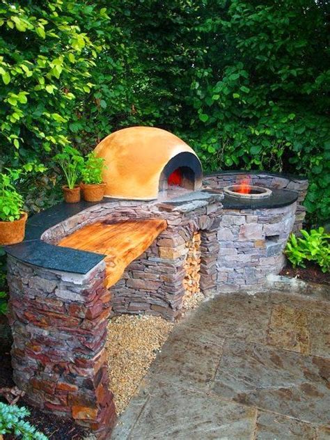 Tandoor oven, prep space and Pizza oven all in one! This will be a must ...