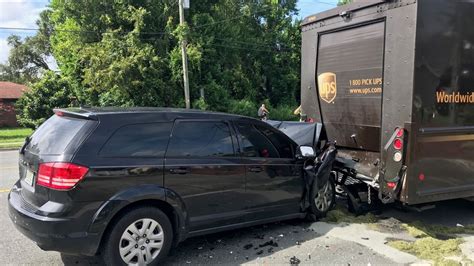 Van crashes into parked UPS truck in Hernando County | wtsp.com