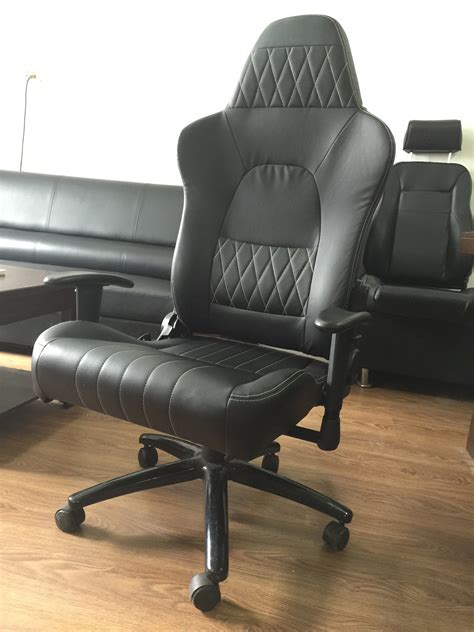 Modern Black Ergonomic Swivel Office Chair With Wheels / Adjustable Desk Chair