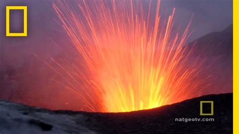 Volcano Erupting Images : 1883 Krakatau Explosion Anak Krakatoa ...