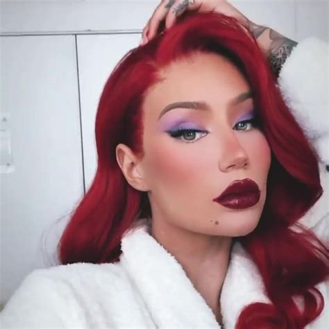 Iggy Azalea appears unrecognizable with her new red hair and fans claim she looks just like ...