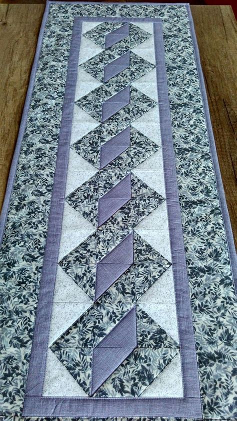 Pin by Linda Russesu on Table Runners | Quilted table runners patterns, Quilted table runners ...