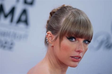 Woman Arrested outside Taylor Swift’s Beachfront Rhode Island Home on Trespassing Charge