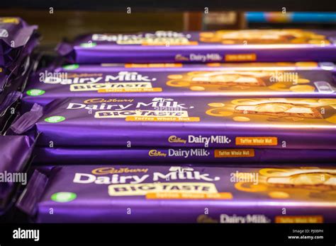 English chocolate bars hi-res stock photography and images - Alamy