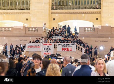 Palestinian protest at Grand Central Station 27th October 2023, New ...