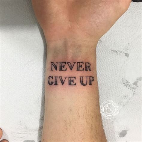 Never give up tattoo | Tatuagem, Inked, Tattoo brasil