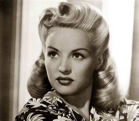 1940s Hairstyles - Memorable Pompadours | Glamour Daze