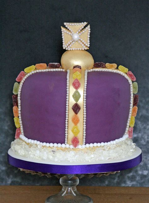 lauralovescakes...: Regal Jubilee Crown Cake