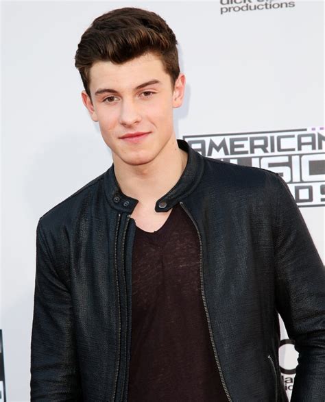 Shawn Mendes 2018: dating, net worth, tattoos, smoking & body facts - Taddlr