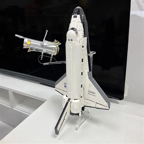 Vertical Acrylic Stand for LEGO Space Shuttle Discovery | iDisplayit