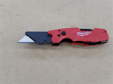 Milwaukee Fastback Utility Knife - Tools In Action - Power Tool Reviews