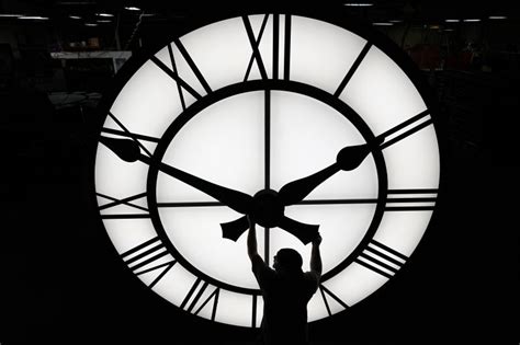 When do we turn clocks back an hour in 2023? | CBS 42