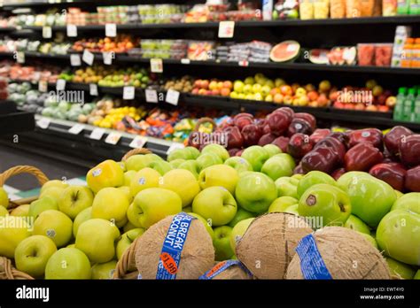 Produce section hi-res stock photography and images - Alamy