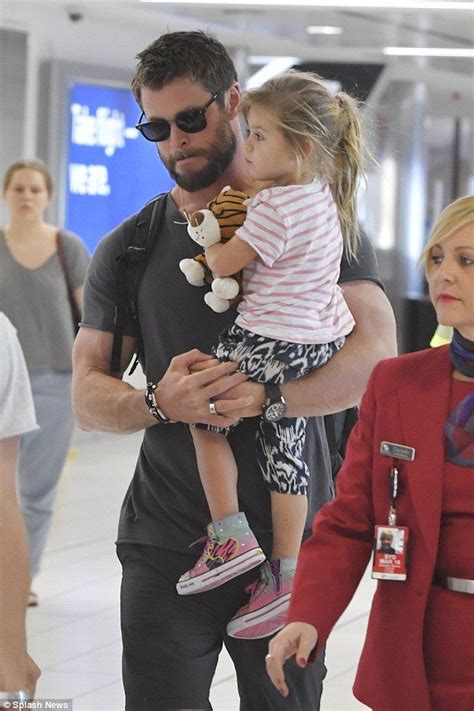 Chris Hemsworth spotted carrying daughter India Rose at Sydney airport | Chris hemsworth kids ...