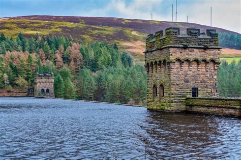 View of Derwent Dam and Reservoir, Peak District, Derbyshire, UK Stock ...