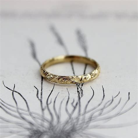 18ct gold 2.5mm floral engraved ring | RU.ST