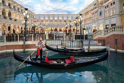 Venetian Gondola Ride: Prices, Hours, Tips