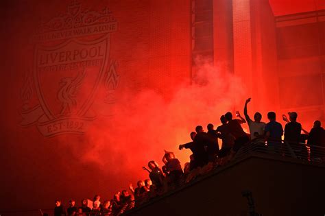 Liverpool Fans Set Building on Fire Durign Premier League Celebration ...