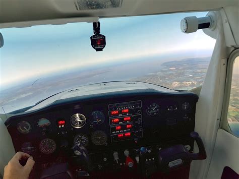 Cessna 152 Cockpit