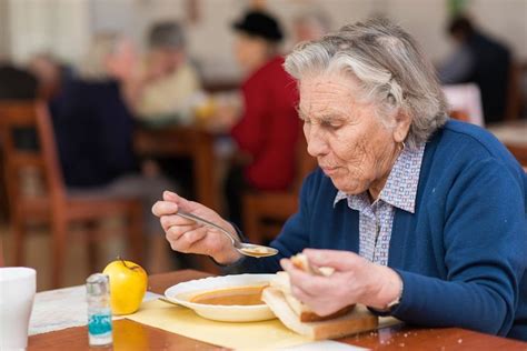 What Nutritional Health Habits Should Seniors Consider Cultivating?