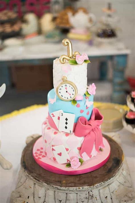 Alice in Wonderland Cake