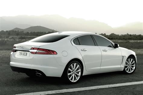 White Jaguar Car 2024 - Carina Starlin