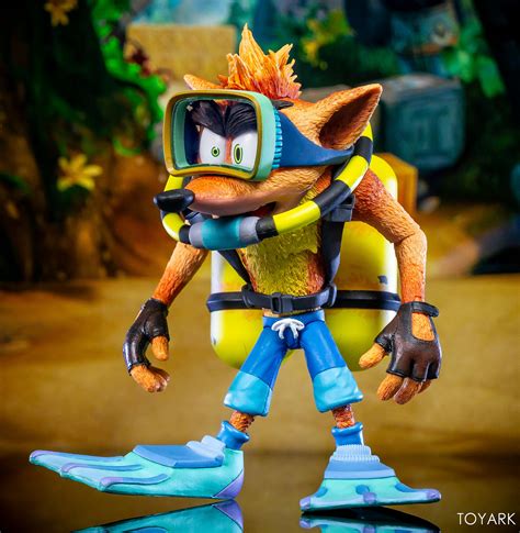 Crash Bandicoot - Deluxe Scuba Gear Crash Figure by NECA - Toyark Photo ...