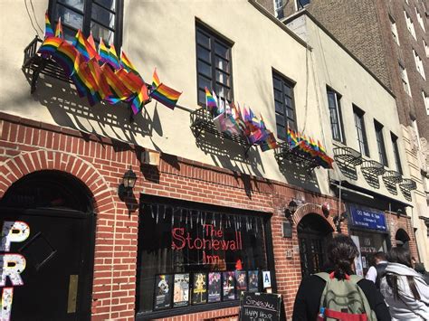 Stonewall Inn, il bar della mafia a New York dove iniziò il movimento ...