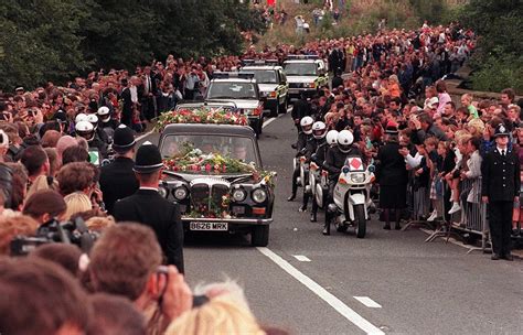 Princesa Diana Funeral / Princess Diana funeral - tribute - YouTube - On this day 23 years ago ...