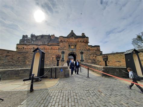 Edinburgh Castle Tour: Fast-Track Guided Tour in English - Edinburgh, United Kingdom - TourMega