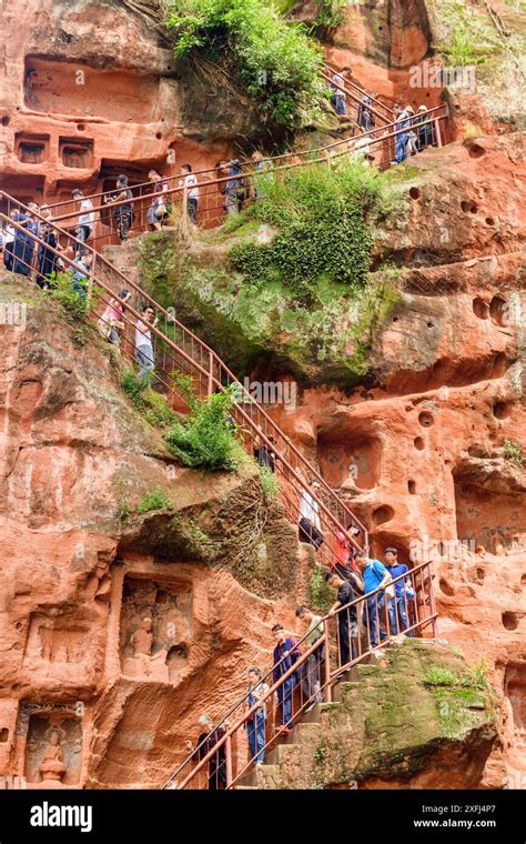 Leshan, China - September 28, 2017: Tourists going down stairs to the Leshan Giant Buddha Stock ...