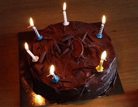 File:Birthday cake with 6 candles.JPG - Wikimedia Commons