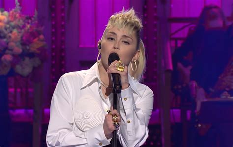 Watch Miley Cyrus cover Dolly Parton in 'SNL' performance