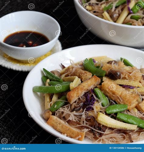 Dry Rice Vermicelli Fried with Vegetable Stock Photo - Image of process, quick: 130154586