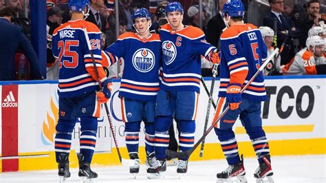 Oilers' Connor McDavid scores twice, reaches 800 career points - ESPN