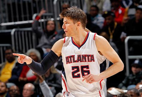 Hawks' Kyle Korver Stays behind in LA after Breaking Nose