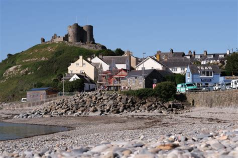 A Guide to Criccieth, North Wales - Man Vs Globe