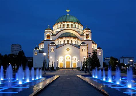 壁紙，4045x2882，教堂，喷泉，宗教，贝尔格莱德，Temple Of Saint Sava，塞尔维亚，晚上，街燈，圓頂，十字，城市，下载，照片