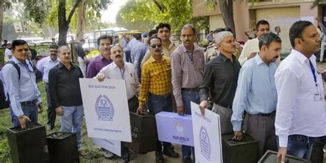 Jammu and Kashmir: District Polls to Be Held in Eight Phases From November 28 - The Wire