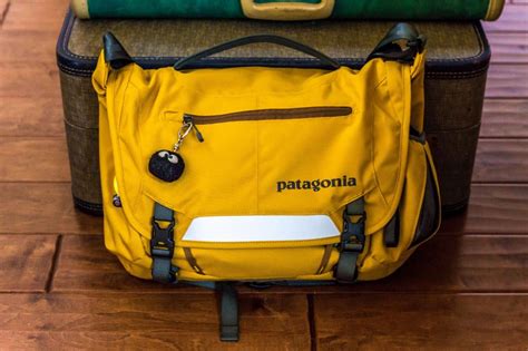 Patagonia MiniMass Messenger Bag – 10nineteen