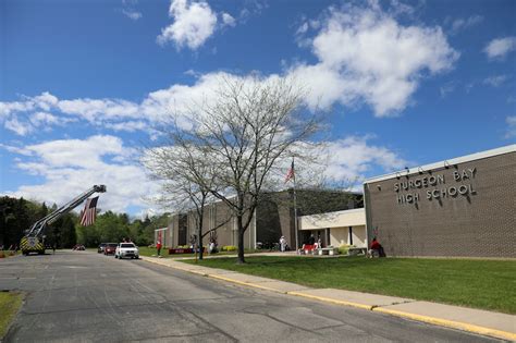 SLIDESHOW: Sturgeon Bay’s Drive-up Graduation - Sturgeon Bay