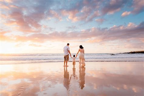 Sunset family portrait session at hapuna beach prince hotel – Artofit